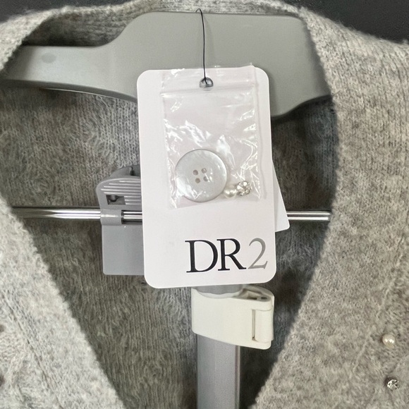 DR2 Embellished Gray Cardigan Sweater – Size XL – Faux Pearl & Rhinestone Detail - Picture 4 of 5